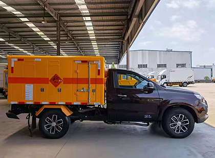 石泉爆破器材运输车